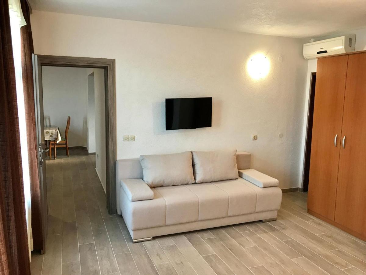 Apartmani Ruzica Zastražišće エクステリア 写真