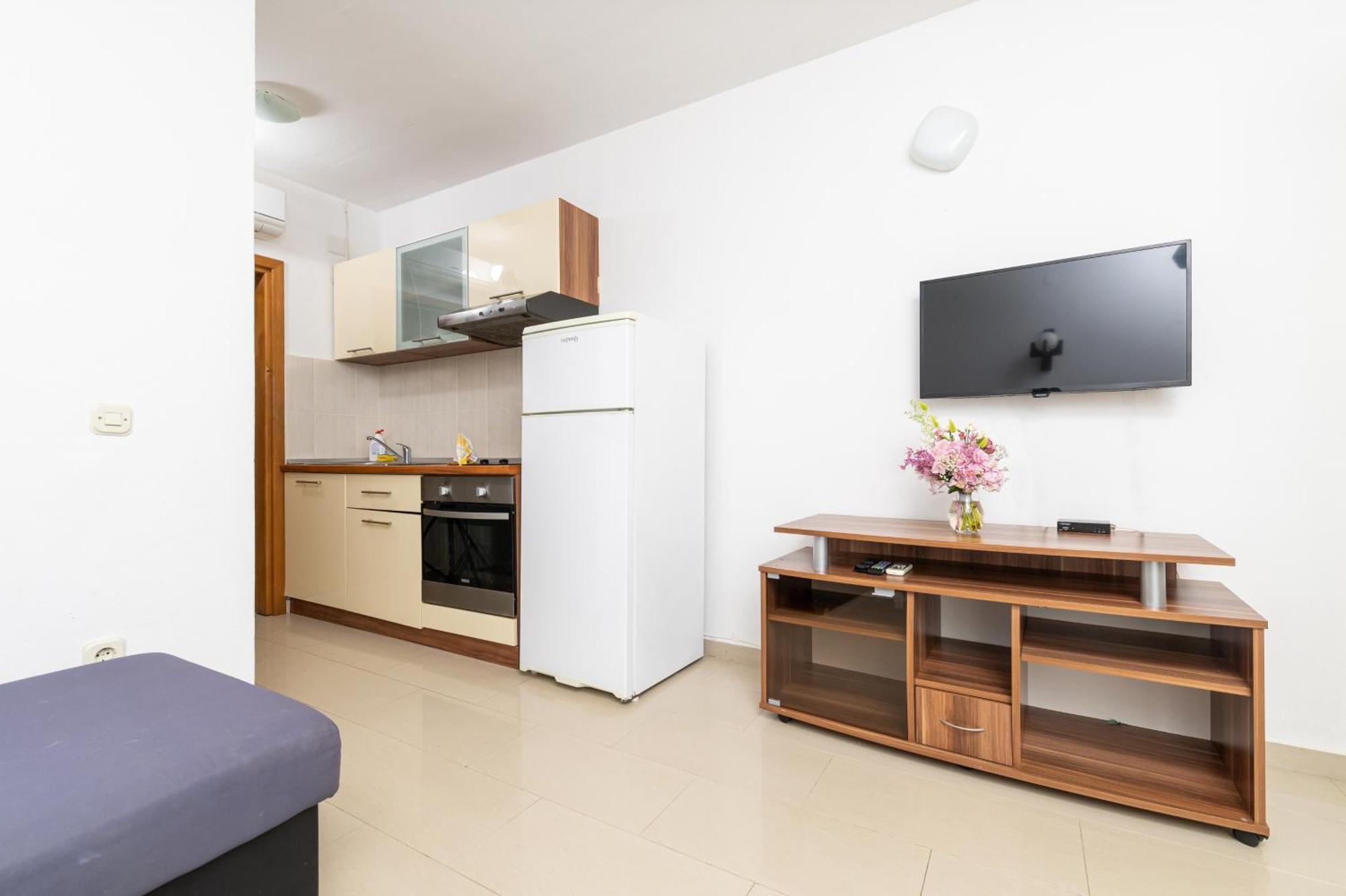 Apartmani Ruzica Zastražišće エクステリア 写真