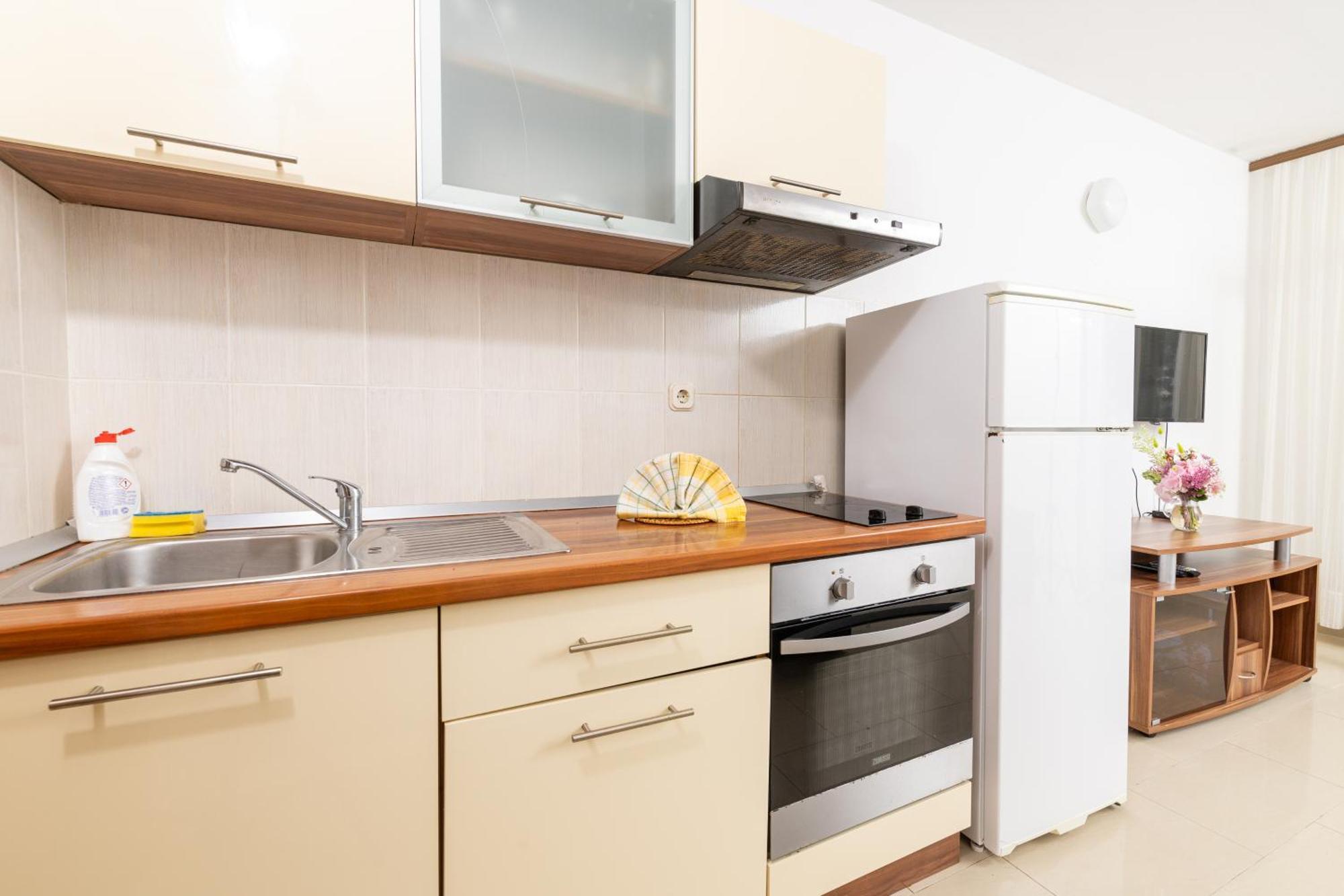 Apartmani Ruzica Zastražišće エクステリア 写真