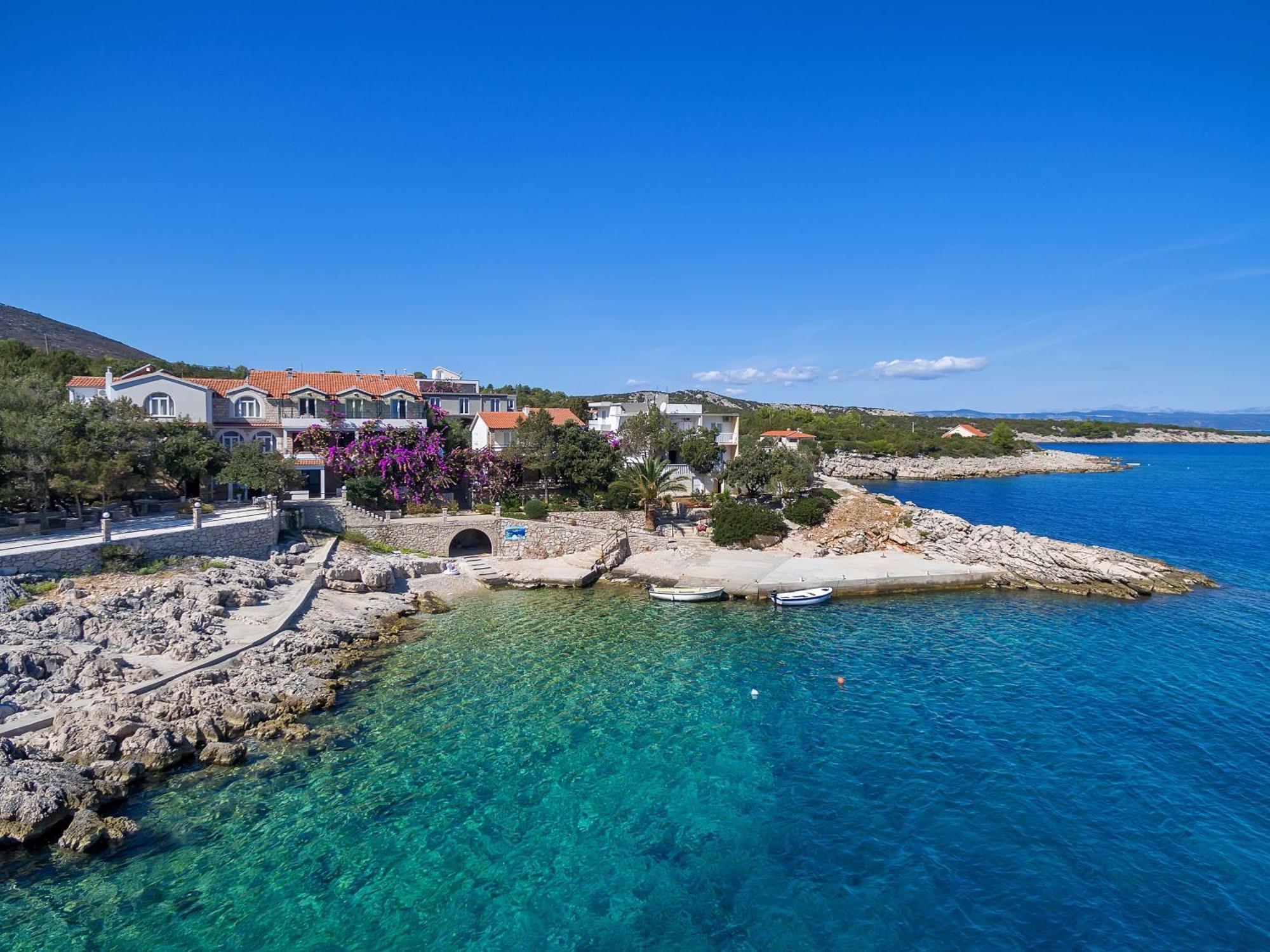Apartmani Ruzica Zastražišće エクステリア 写真