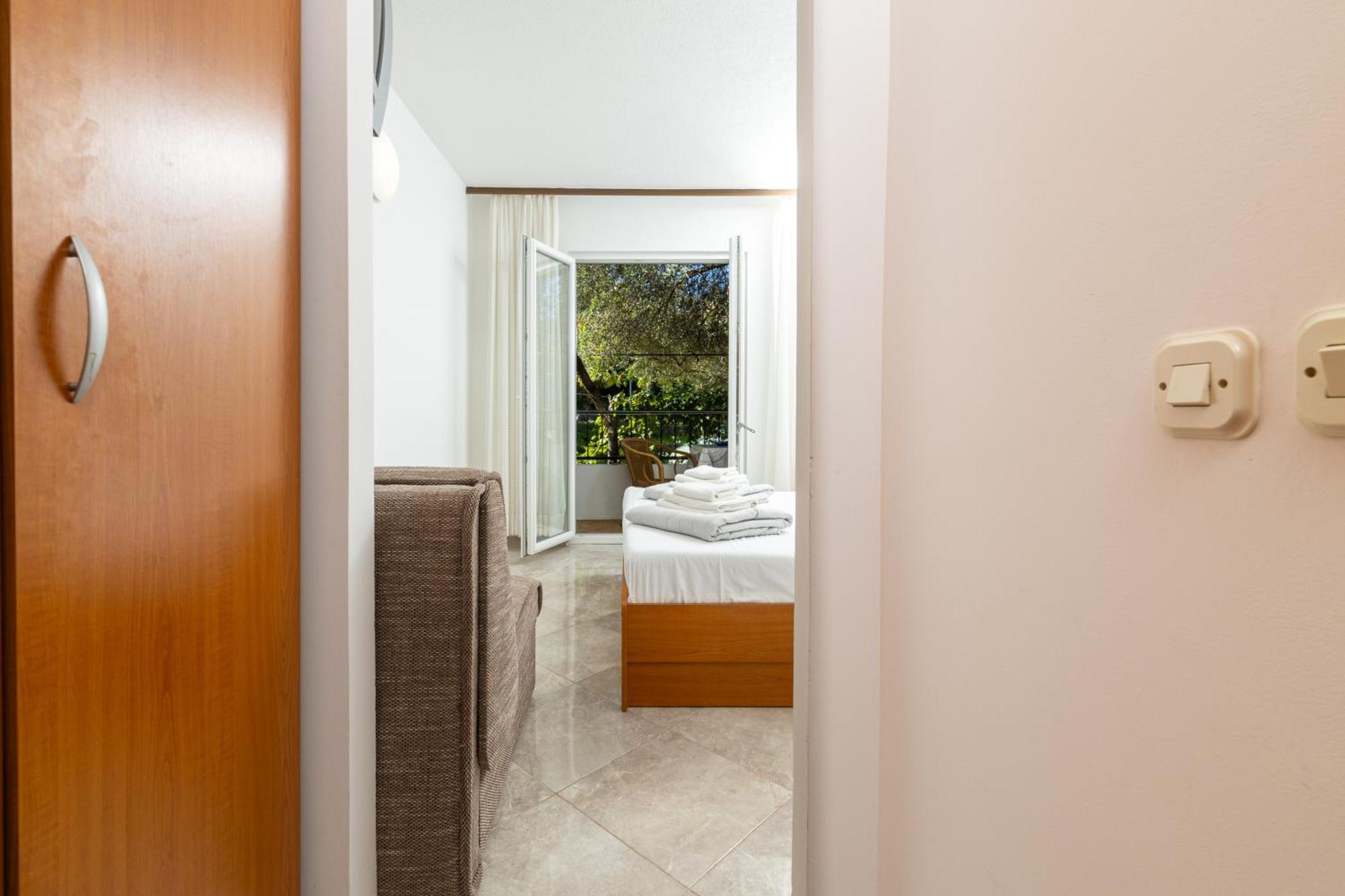 Apartmani Ruzica Zastražišće エクステリア 写真