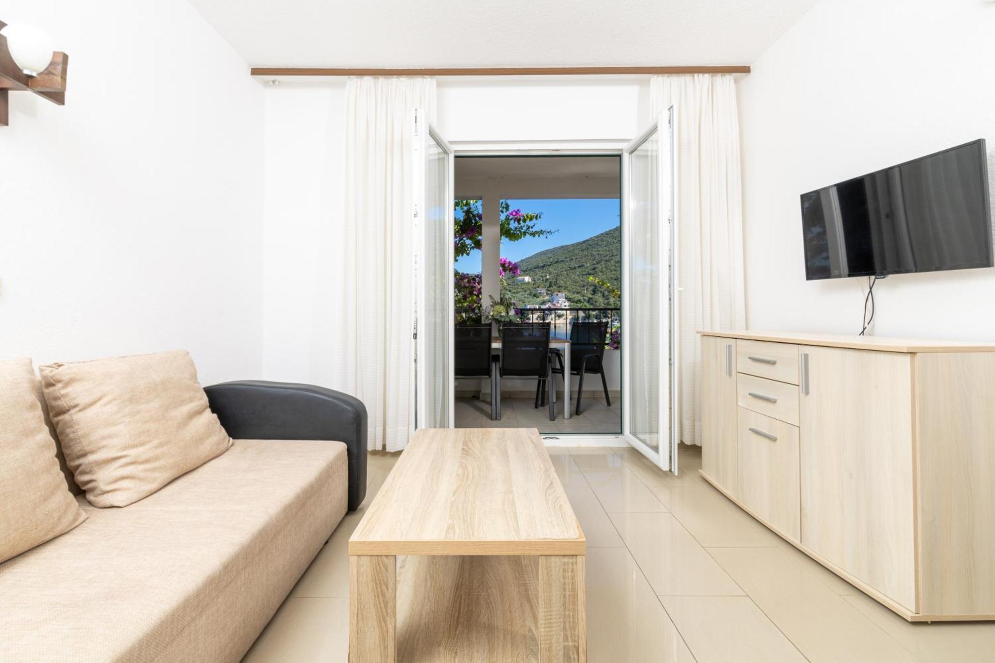 Apartmani Ruzica Zastražišće エクステリア 写真